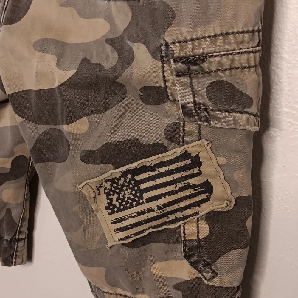 True Religion Camo Cargo Shorts Y2K Size 32